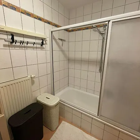 Charmante In Wimpassing Friedburg, Erdgeschoss Mit Grosszuegigen Garten Daire