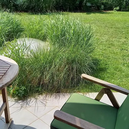 Charmante In Wimpassing Friedburg, Erdgeschoss Mit Grosszuegigen Garten